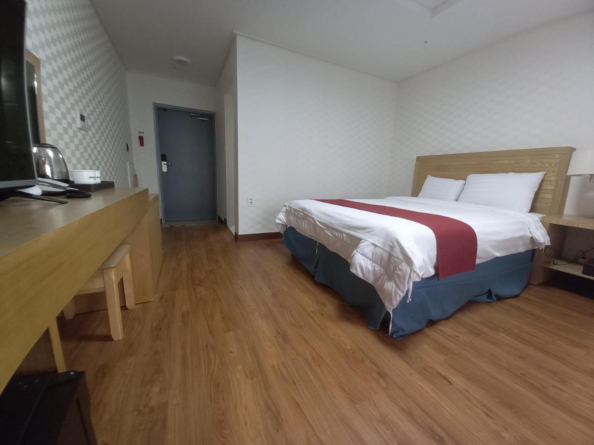 Breeze Bay Hotel Seogwipo Extérieur photo