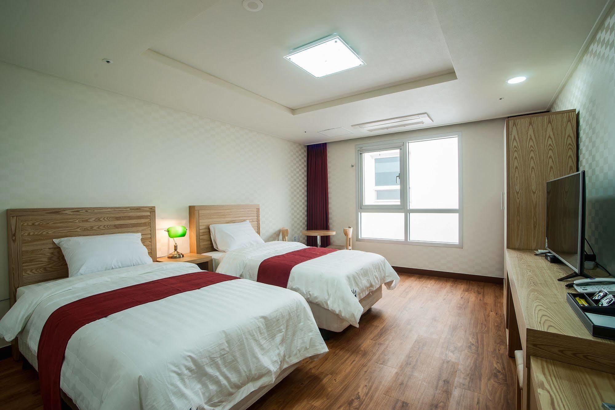 Breeze Bay Hotel Seogwipo Extérieur photo