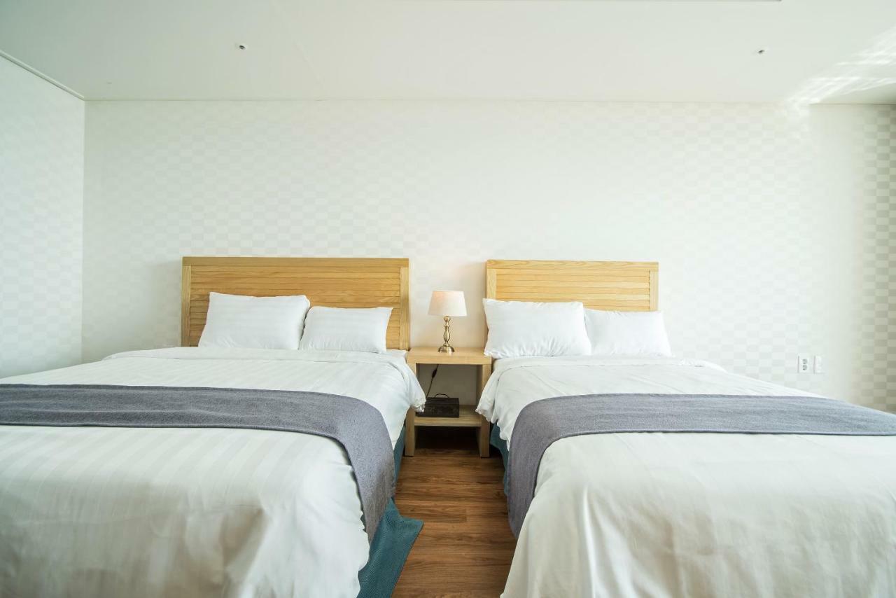 Breeze Bay Hotel Seogwipo Extérieur photo